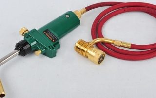 Brûleur à gaz pour le brasage de tuyaux en cuivre