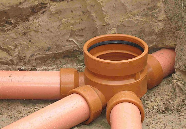 Pour les eaux usées externes, il sera nécessaire d'équiper des puits d'observation Comment connecter les tuyaux d'égout