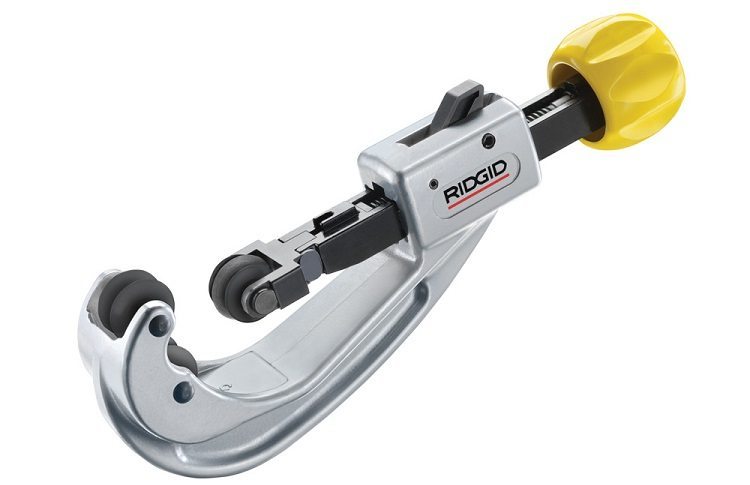 Le coupe-tube à rouleaux est équipé d'une lame à disque, avec laquelle il est très facile de couper le tube ciseaux pour tuyaux en polypropylène