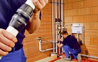 Pose par vous-même de tuyaux en plastique pour conduites d'eau