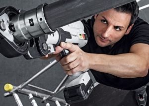 manchon à sertir pour tubes en acier