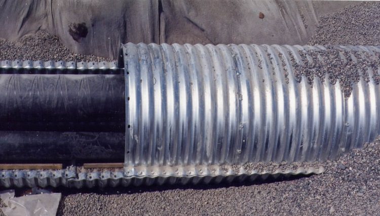 La résistance des tuyaux ondulés est supérieure à celle des tuyaux lisses, ils sont donc utilisés pour les pipelines souterrains Ondulation métallique pour le câblage