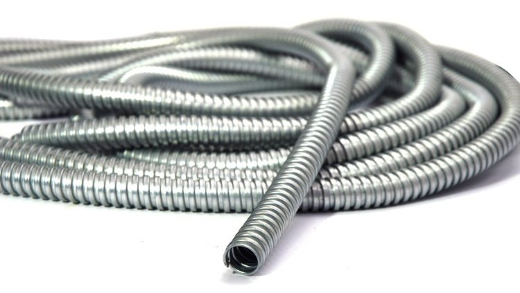 Une caractéristique importante d'un tuyau ondulé en métal est sa grande flexibilité Ondulation métallique pour le câblage