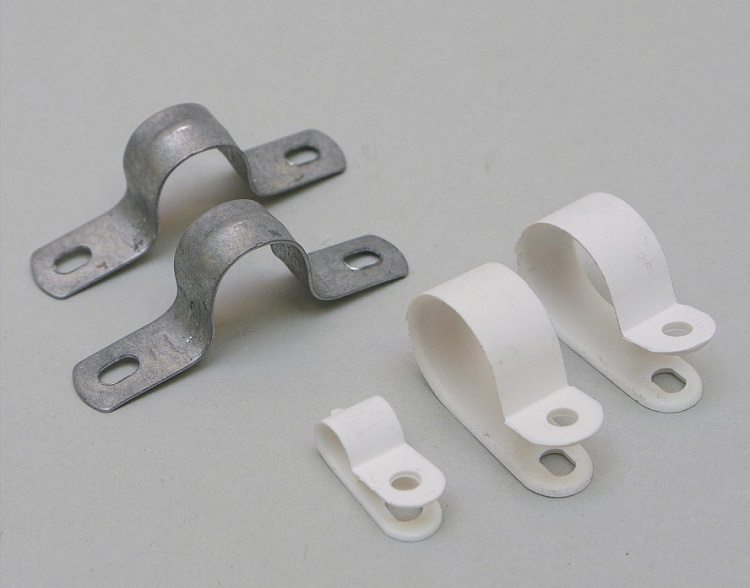 Les fixations doivent être choisies en fonction du diamètre du tuyau ondulé, alors ce sera fiable Ondulation métallique pour le câblage