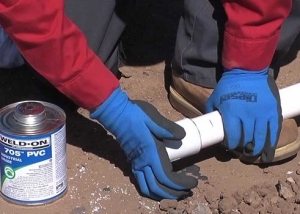 Soudage de tuyaux en PVC