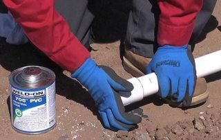 Soudage de tuyaux en PVC