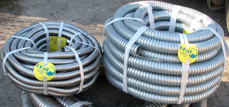 Les tuyaux en acier ondulé sont utilisés pour protéger les câbles électriques dans la maison et l'industrie Ondulation métallique pour le câblage