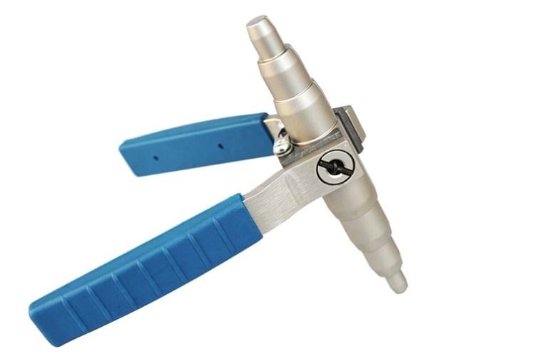 L'outil de roulage le plus simple et le plus abordable - un modèle de forme conique Évasement pour tuyaux en cuivre