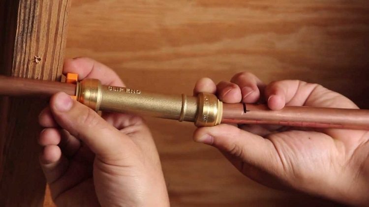 La tuyauterie avec raccords prend moins de temps que la soudure Évasement pour tuyaux en cuivre