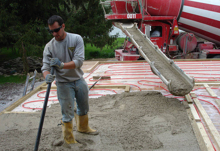 Les tuyaux pour le sol chaud sont posés sous la chape, vous devez donc choisir les produits les plus durables Tuyau pour chauffage au sol en polyéthylène réticulé