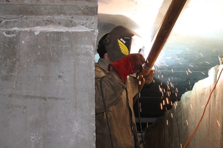 L'acier électrique est utilisé pour connecter les tuyaux en acier, et il est préférable de confier un tel travail à un spécialiste lors de l'installation du chauffage Tuyaux métalliques pour le chauffage