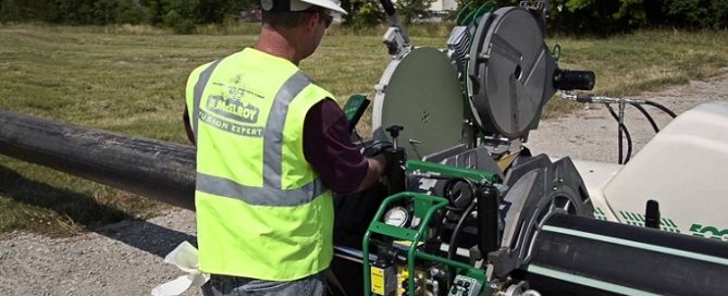 Installation de tuyaux en PEHD pour l'alimentation en eau