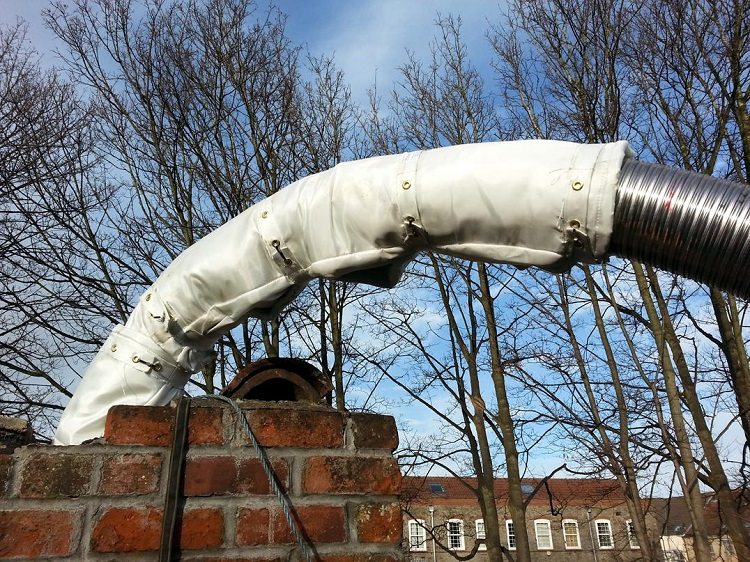 La cheminée en acier inoxydable doit être isolée pour réduire la formation de condensat sur ses parois Cheminées en acier inoxydable