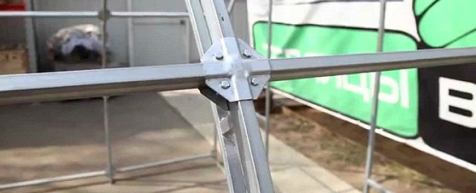 Système de crabe pour tubes profilés