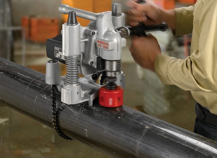 Les modèles à chaîne peuvent être utilisés pour les matériaux fragiles. Coupe-tube pour tubes en acier