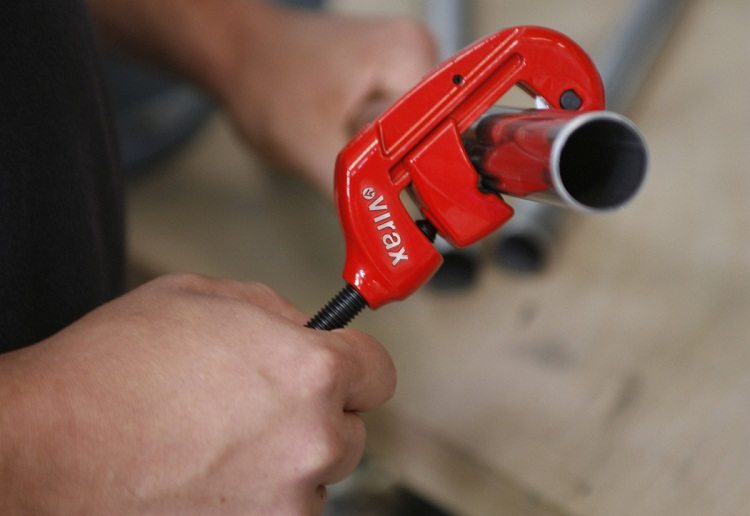 Tuyau à paroi mince de petit diamètre peut être traité avec un outil à main Coupe-tube pour tubes en acier