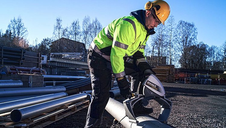 Vous pouvez obtenir une coupe nette et uniforme uniquement en observant les règles de coupe. Coupe-tube pour tubes en acier