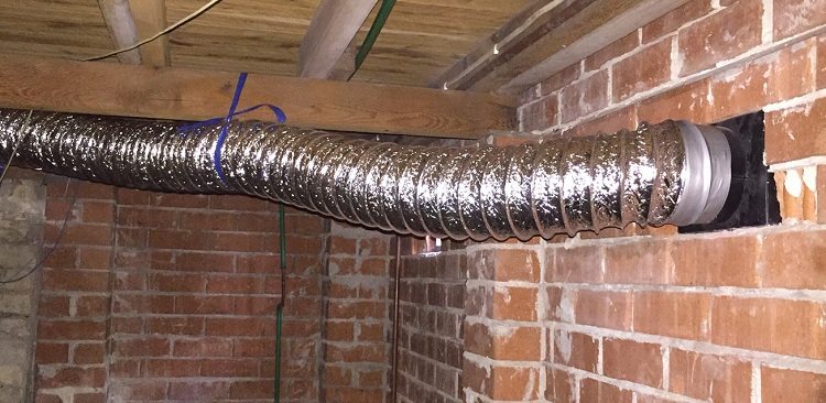 Le conduit doit être fixé sur toute sa longueur afin qu'il ne s'affaisse pas. Conduit isolé flexible