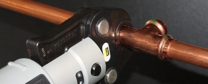 Tuyaux et raccords en cuivre pour l'alimentation en eau