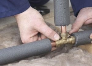 Isolation des conduites d'eau dans une maison privée