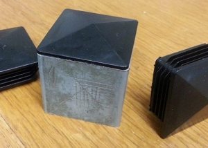 Bouchon en plastique pour tube profilé