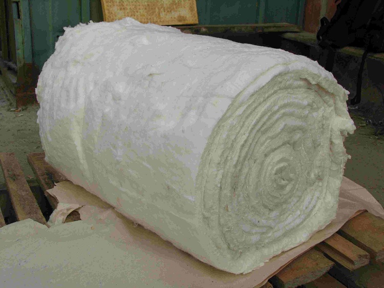 La laine réfractaire ou MKRV est un matériau à plusieurs composants qui peut résister à des températures élevées Isolation thermique pour tuyaux de cheminée