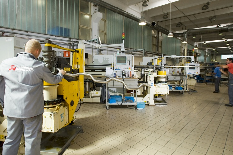 Cintreuse de tuyaux sans abîme utilisée pour le traitement de tuyaux à parois épaisses Cintreuse de tubes CNC