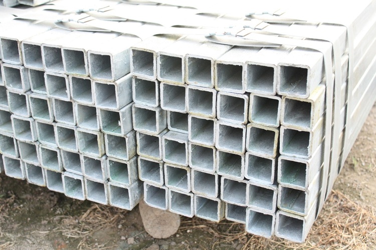 De tout l'assortiment de tuyaux galvanisés, ce sont les produits profilés qui se distinguent par leur résistance et leur résistance aux contraintes les plus élevées Poids du tuyau galvanisé
