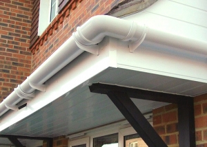 Draine le plastique pour un toit