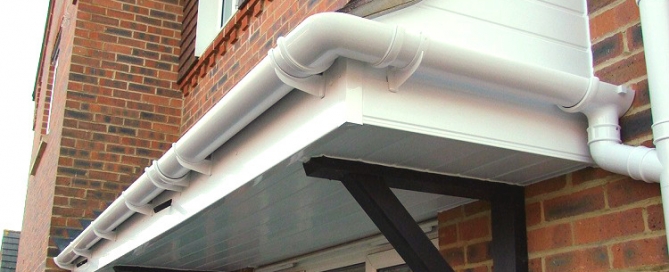 Draine le plastique pour un toit