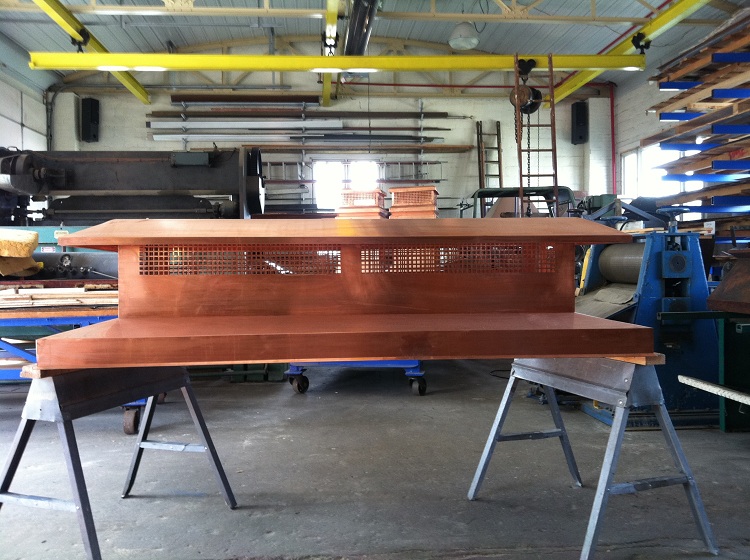 Pour la fabrication du capuchon, vous pouvez prendre du cuivre - un produit de ce métal durera très longtemps Aube sur le tuyau