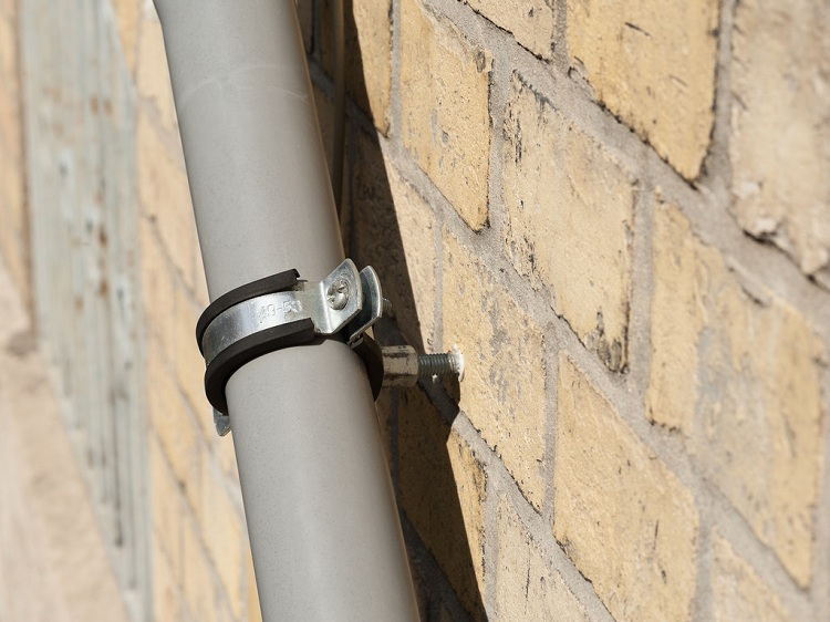 Le support fixe est fixé rigidement à la surface et résiste aux vibrations du pipeline Fixations pour supports de tuyauterie pinces de niveau