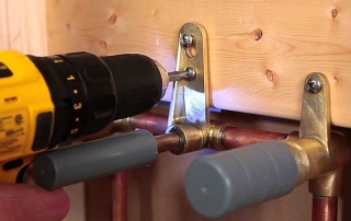 Fixations pour supports de tuyauterie pinces de niveau