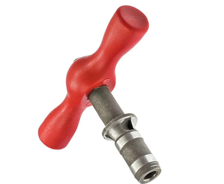 Un appareil équipé de couteaux fonctionne à la fois comme calibrateur et comme chanfrein Le calibrateur pour tuyaux en plastique