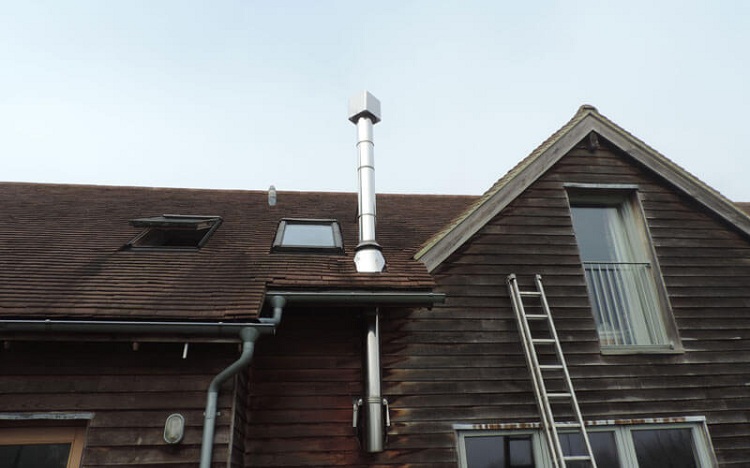 La cheminée sandwich est esthétique et ne nécessite pas de décoration décorative supplémentaire Tuyau sandwich