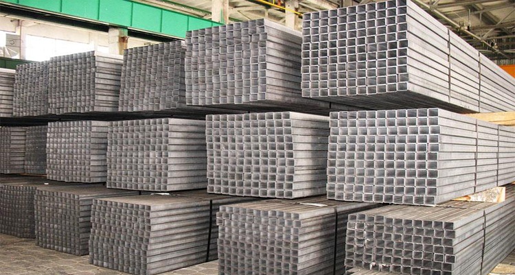 L'assortiment de tubes carrés laminés à chaud commence par une taille de section de 60x60 mm tailles de tuyaux profilés