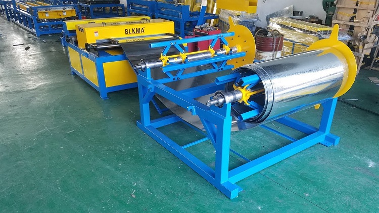 L'épaisseur de la tôle, qui est prise pour la fabrication de produits d'une section transversale de 850 mm, doit être d'au moins 1 mm Conduits en acier galvanisé