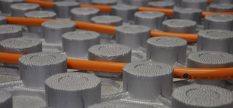 Le nombre de tuyaux requis pour organiser un plancher chaud dépend de la superficie de la pièce et du mode de pose de la communication Calcul des tuyaux pour le chauffage par le sol